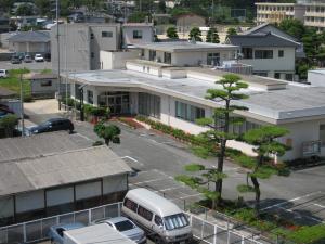 華浦公民館を三田尻病院屋上から撮影した写真
