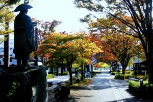 JR防府駅前の紅葉