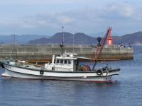 釣り船と釣り人