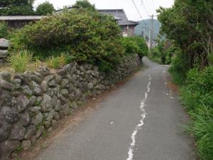 石垣と道の写真