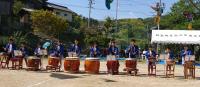 卒業生も参加して、勇壮な野島太鼓を演舞