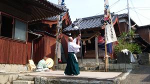 矢立神社の六月祭りで奉納された神楽のようす