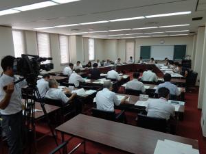 庁舎建設調査特別委員会の様子