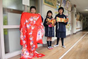 聖サヴァ小学校に贈った着物