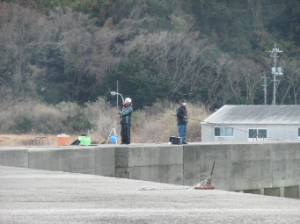 波止場の釣り人2