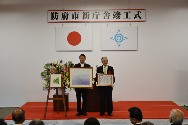 竣工式感謝状贈呈