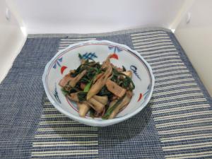 春菊と舞茸の炒めもの