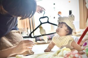 【最優秀賞】パパの手仕事に夢中な1人と1羽