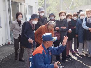 勝間公民館の11月の高齢者（社会見学）11