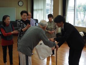 生涯学習都市宣言25周年記念行事講師表彰（境先生）5