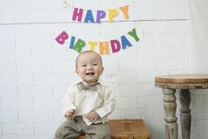 1歳の誕生日の子どもの写真
